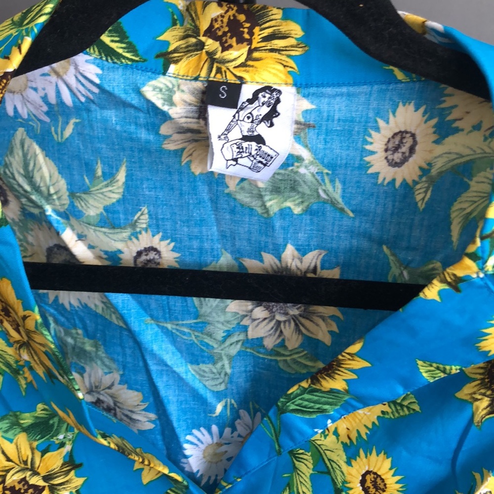 Hell Bunny Turquoise Sunflower Tie-Front Crop Top - Picture 2 of 7